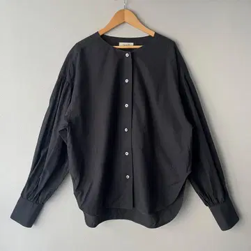 YANUK 개더 슬리브 블라우스