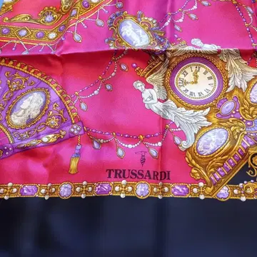 TRUSSARDI 실크 스카프 핑크 카메오 부채 패턴