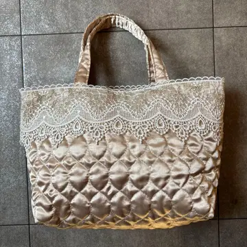 치카자와 레이스 베이지 퀼팅 토트백