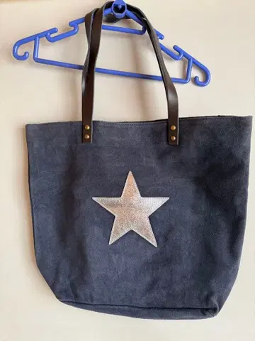 네이비 천연 가죽 토트백 별 모양 장식