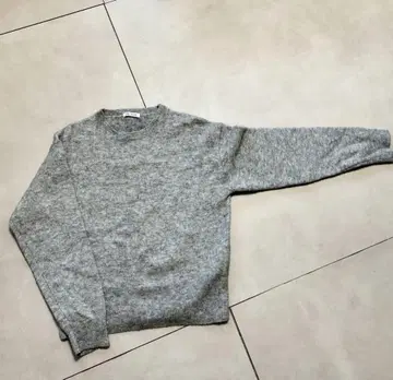 그레이 긴팔 크루넥 니트 스웨터