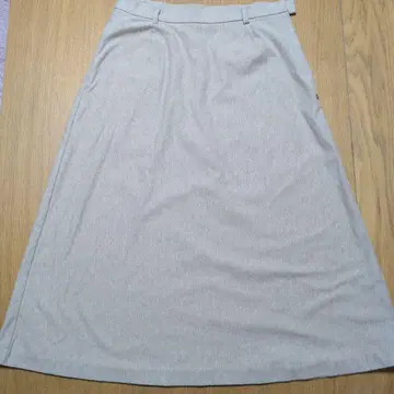 베이지 플레어 스커트 무릎 기장