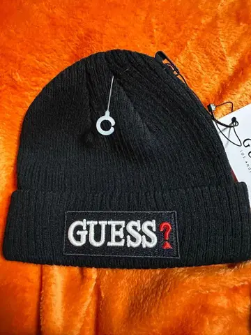 GUESS 블랙 니트 모자