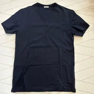 크로스 옷장 V넥 네이비 T셔츠