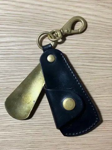 쉘 코도반 커버 포함 놋쇠 구두 주걱 / 블랙