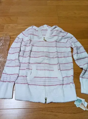 후드 부착 룸웨어 화이트 핑크 젤라또피케