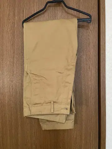 미스터 젠틀맨 베이지 치노 팬츠