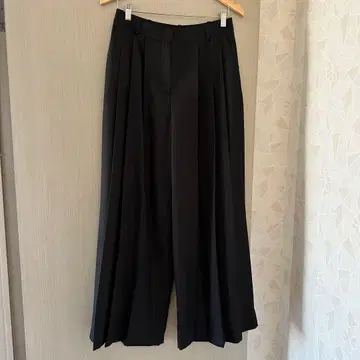 ZARA 블랙 와이드 팬츠 플리츠 여성용 M 사이즈