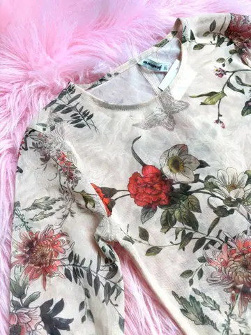 꽃무늬 시스루 상의 비침 타투 프린트