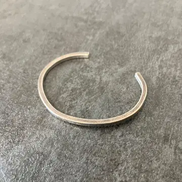 실버 뱅글 심플한 디자인