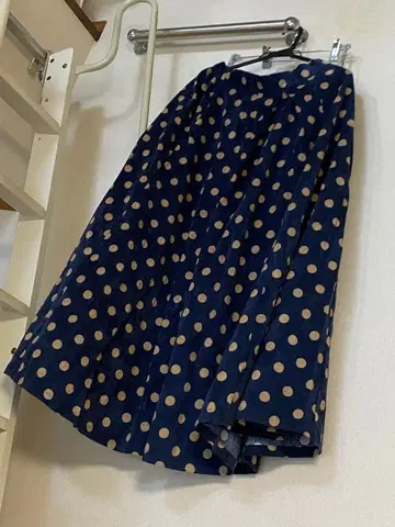 merlot 네이비 베이지 도트 플레어 롱 스커트