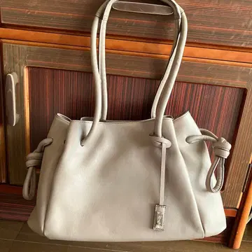 긴자 카네마츠 숄더백 그레이지