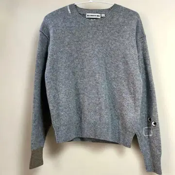 새상품급 [안야 힌드마치 x 유니클로] 프리미엄 라무 쿨넥 스웨터 M