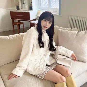 퍼 골드 버튼 부착 노카라 자켓