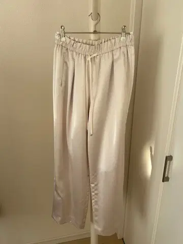 Spick&Span 새틴 팬츠 라이트 베이지
