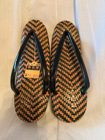 전통적인 조리 그린과 브라운 스트라이프