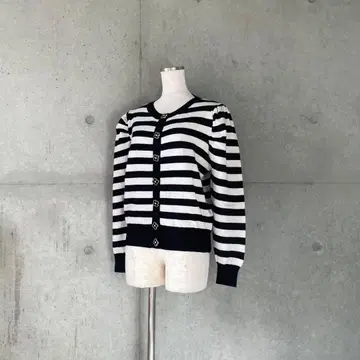 택 포함 새상품 클로버 버튼 퍼프 슬리브 보더 가디건 블랙