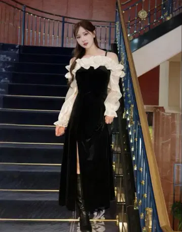 HOLIDAY&HOLIDAY 오프숄더 프릴 벨로아 원피스 즉시 발송 가능