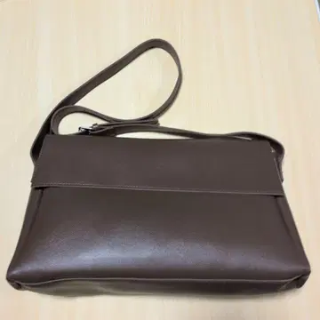 브라운 숄더백 합성 피혁