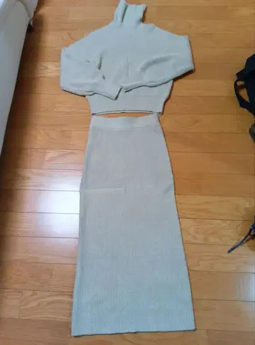 하이넥 니트 셋업 Rady