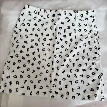 빔즈 골프 여성용 페인트풍 알파벳 올 패턴 스커트