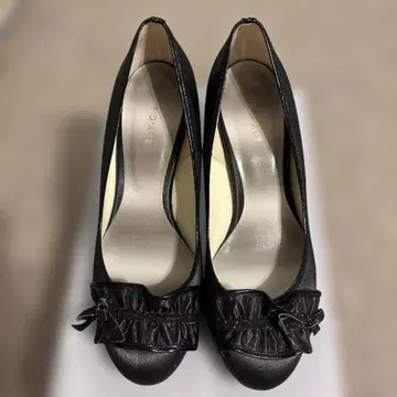 ROY-G-BIV 블랙 리본 펌프스