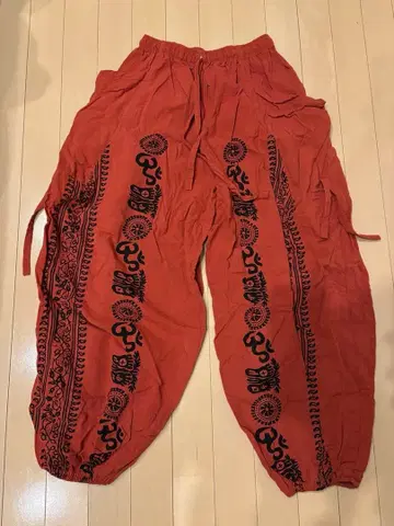 빨간색 자수 장식 사루엘 팬츠