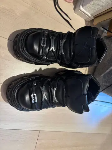 NEW ROCK 블랙 부츠