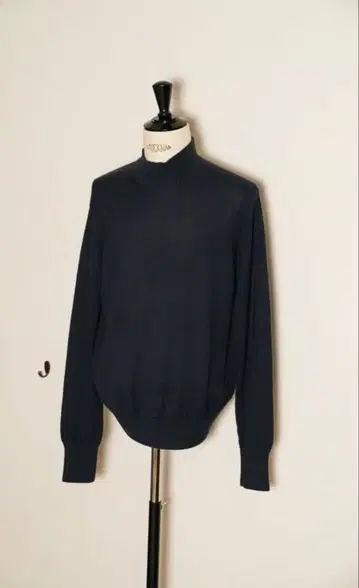 [ 새상품 ] MAATEE&SONS 빗질한 캐시미어 다본연 모크넥 스웨터