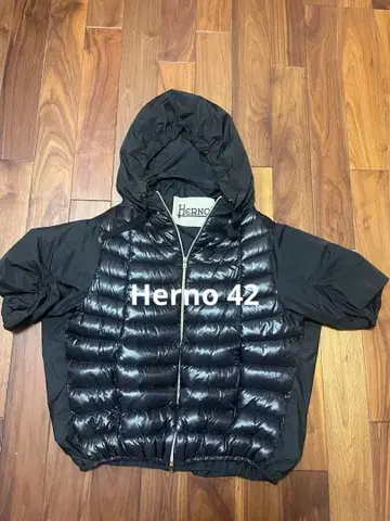 Herno 블랙 후드 부착 다운 자켓