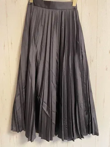 iCB 새틴 플리츠 롱 스커트 차콜 그레이 ( ~1/13 )