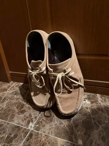 베이지 스웨이드 모카신