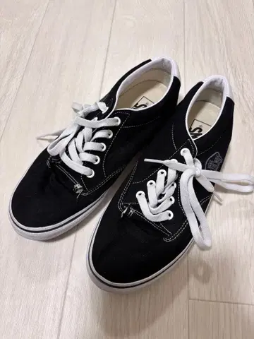 Vans 블랙 스니커즈
