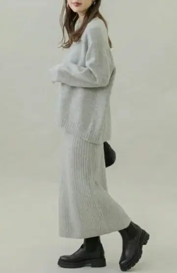 어반 리서치 소니 레이블 그레이 니트 스커트 세트