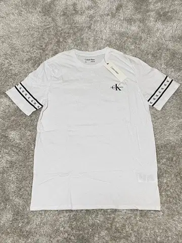 [ 새상품 ] Calvin Klein 화이트 T셔츠 S