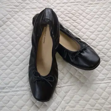 리본 포함 블랙 플랫슈즈 36