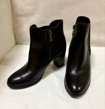 미사용 새상품급 ing 블랙 천연 가죽 사이드 고어 부츠 EU 36 EE