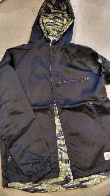 미사용 새상품 CRIMIE 카모플라쥬 안감 블랙 나일론 자켓