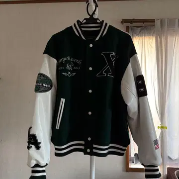 XLARGE 바시티 자켓 다크 그린/화이트