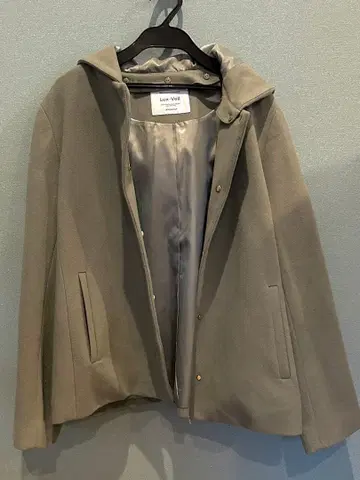 그레이 후드 부착 울 코트 그린