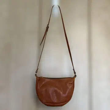 일비종떼 초승달 숄더백