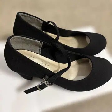 블랙 하이힐 펌프스 스트랩 포함