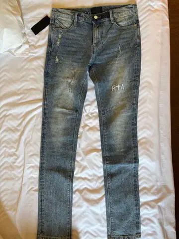 RtA' Clayton Sky Blue Light Wash Skinny