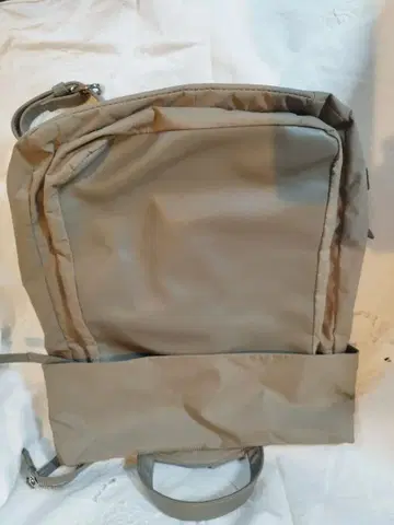 그레이 나일론 백팩