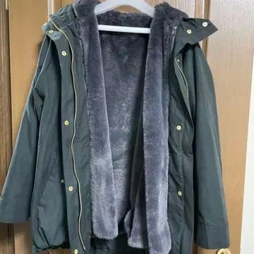 ikka 라이너 포함 마운틴 후드티 블랙