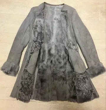 그레이 무스탕 무릎 기장 코트