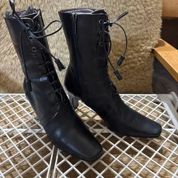 블랙 가죽 레이스업 부티