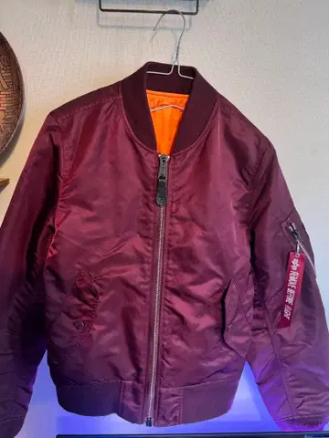 ALPHA INDUSTRIES MA-1 플라이트 자켓 보르도