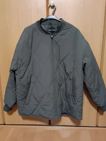 올리브 그린 퀼팅 자켓