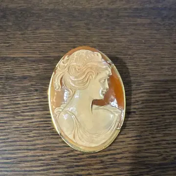 여성 옆모습 쉘 카메오 브로치